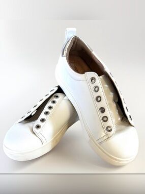Maurices Kendall Lace Up Sneaker Womens 6 White Casual Shoes NO LACES